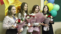 Наши золотые! 27 выпускников в Ревде окончили школу с отличием и получили медали