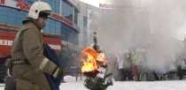 Пожар в центре Ревды. Жителей города учили как правильно тушить елку 