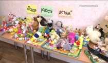 В Ревде идет благотворительная акция - детям раздают игрушки