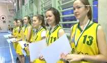 Лидеров Чемпионата Ревды по баскетболу поздравили в родной гимназии