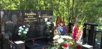На кладбище состоялся митинг памяти Игоря Ржавитина
