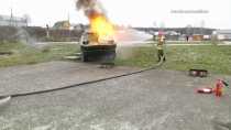Школьников Ревды учили тушить горящий бронеавтомобиль
