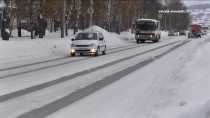 До конца недели в Ревде должны убрать снежные колеи и бугры с дорог города