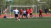 Депутаты и чиновники Ревды сыграли вничью в футбол с молодежью