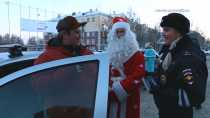 ГИБДД Ревды и волонтеры поздравили водителей с Новым годом