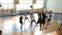 Волейбольный турнир в Ревде выиграли первоуральцы