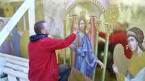 По канону. В храме Архистратига Михаила в Ревде идут работы по росписи стен