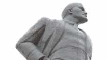 Памятник Ленину нужно капитально ремонтировать. И решать, куда его ставить потом
