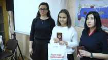 Шесть жителей Ревды получили к празднику российские паспорта
