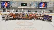 Хоккейный турнир на призы УГМК стартовал в Ревде. Приехали десять команд