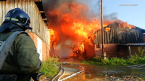 В Ревде сгорели хозяйственные постройки на поселке Кирзавод