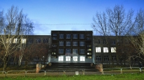 Школу в Ревде закрыли на карантин из-за вспышки пневмонии