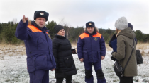 Под Ревдой трое гонщиков на снегоходе ушли под лед. Спасатели вышли в рейд