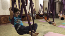 В гимназии 25 Ревды практикуют йогу в гамаках