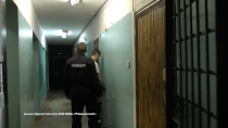 Ради ограбления молодой человек в Дегтярске на время стал трансвеститом. Полиция Ревды предоставила видео признания задержанного