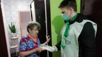 Волонтеры из медколледжа Ревды помогают одиноким пенсионерам пережить пандемию