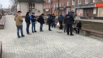 Видеосюжет: В Ревде проходят полицейские рейды. Выявляются граждане, нарушающие режим самоизоляции