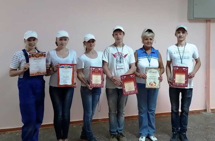 Победители и призеры с мастером производственного обучения Левчиной Ольгой Анатольевной