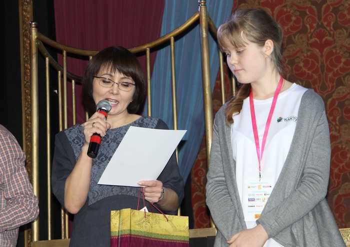 Анна Патрокова награждается за работу на канале БСТ