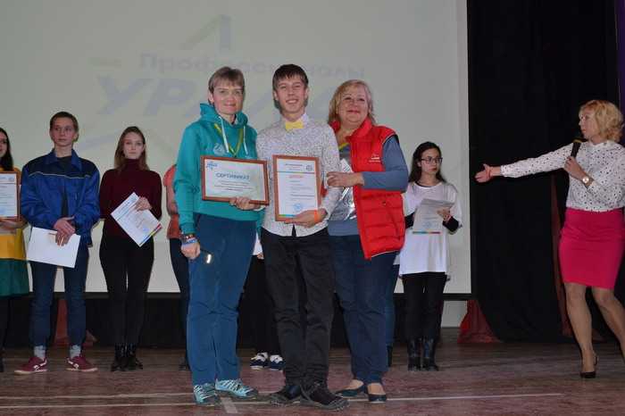 Победитель конкурса Професионал -Винокуров Алексей с жюри фестиваля