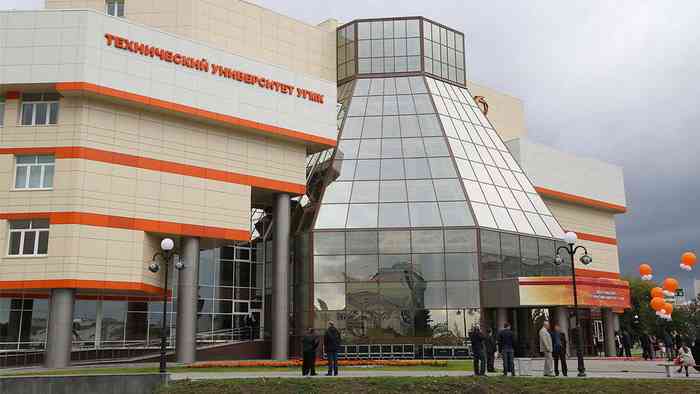 Здание Технического университета УГМК в Верхней Пышме. Фото с официального сайта ТУ УГМК