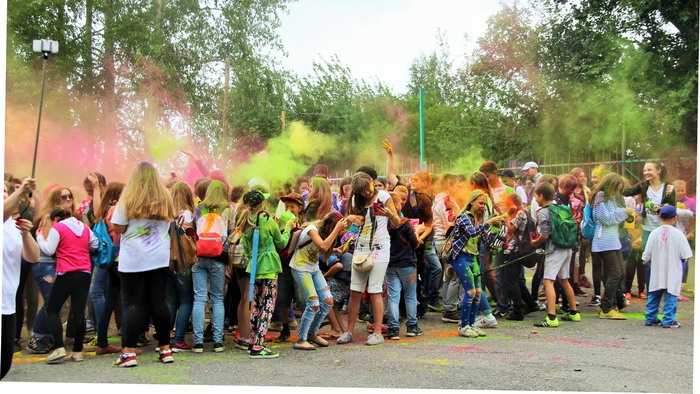 Фестиваль красок пройдет уже в третий раз. В прошлом году в июле и в августе красками бросались на «Тополях».