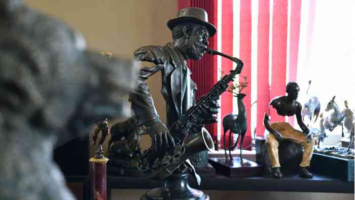 Модели скульптур в кабинете Ивана Дубровина. Фото Владимира Коцюбы-Белых