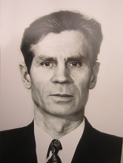 Дмитрий Сергеевич Морозов. Старший Митя, брат Валентины. Долгое время жил в Ревде, скончался в 2009 году.