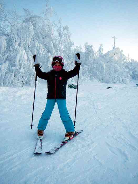 10-летняя София с пяти лет катается на горных лыжах. В принципе, ей любой спорт под силу. На коньках — без проблем, на роликах и велосипеде — тем более. 