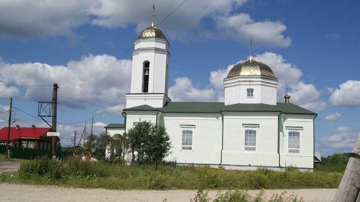 В Церковь Зосимы и Савватия Соловецких в дни христианских праздников приезжаю прихожане со всей области