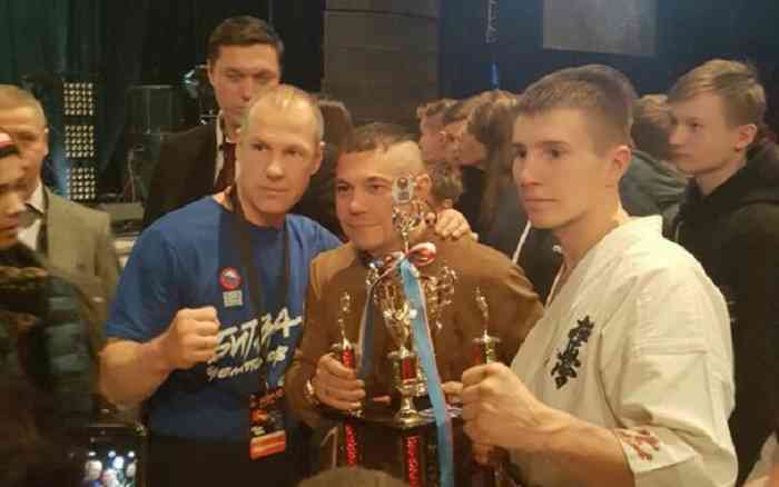Тренер Андрей Бура, прославленный боксёр Константин Цзю и Евгений Мамро.