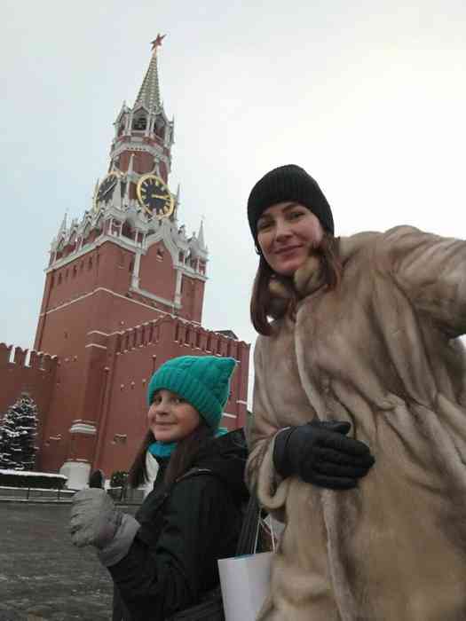 Перед отлетом успели немного погулять по Москве. Самое главное — побывать на Красной площади. 