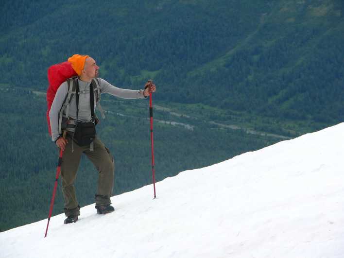 Александр Попов на восхождении горы Манарага. До вершины идти еще часа полтора