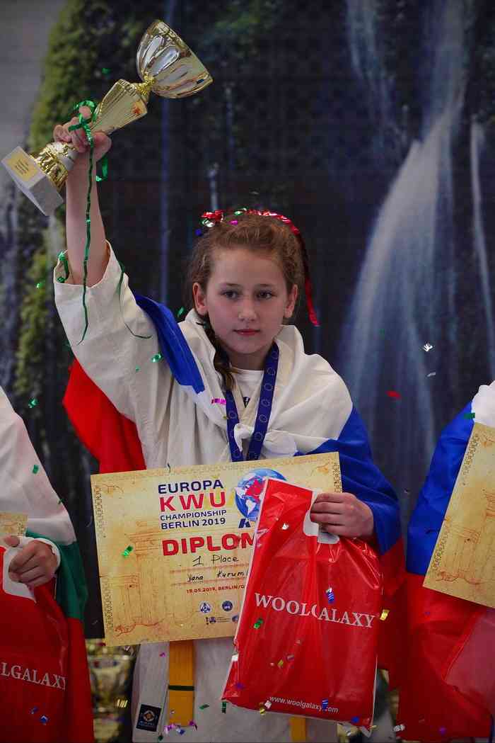 Яна Курумбаева в 12 лет выиграла Первенство Европы в Германии. Дальше — Первенство мира. Фото предоставлено Евгением Мамро