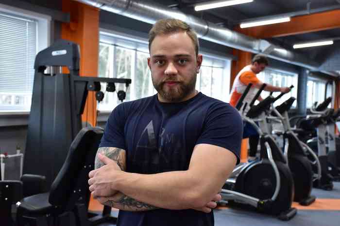 Инструктор тренажерного зала Павел Байкин.