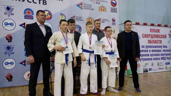 Тимофей Ганичев (в центре) занял первое место в своей весовой категории