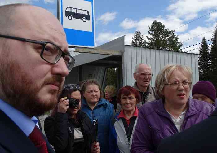 Люди говорят, что лучше бы противоположную остановку перенесли ближе к Совхозу, чем эту ближе к городу.