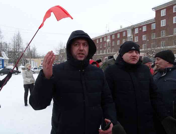 Молодой человек, представившийся Федором из Екатеринбурга, начал спорить с организаторами, выступая за снос Ленина.