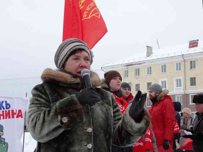 Выступает председатель Комитета солдатских матерей Галина Ржавитина.