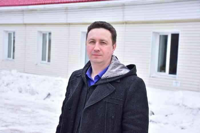 Олег Клочков работает директором "Пассажирской автоколонны" около двух лет. Именно он нам показывают другую сторону ПАТО. 