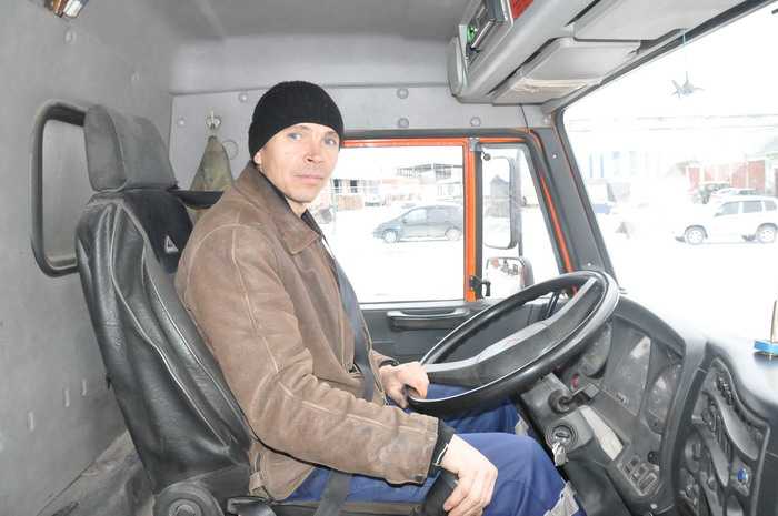 Сергей Забродин, водитель мусоровоза с пятилетним стажем. 