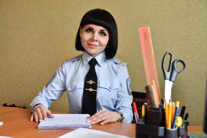 Эльвира Козлова работает в ревдинской полиции уже 13 лет. Фото Владимира Коцюбы-Белых