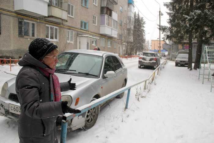 Чтобы добраться до детской площадки, надо переходить дорогу