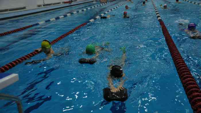 Тренеры СК «Темп» уверены, что научиться плавать можно в любом возрасте. Главное, не бояться и не лениться.