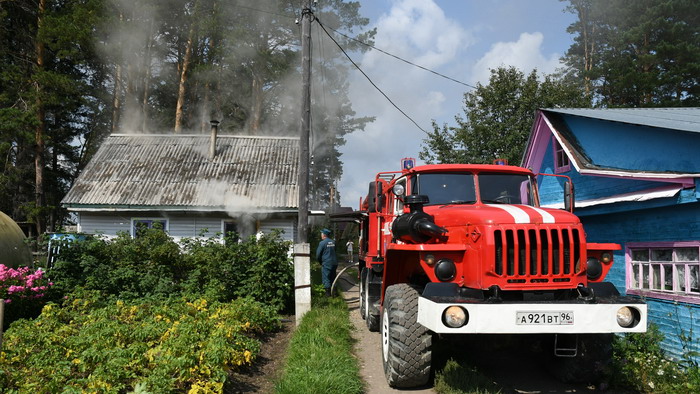 Хозяева домика считают, что пожар начался из-за печки в погребе. Фото Владимира Коцюбы-Белых