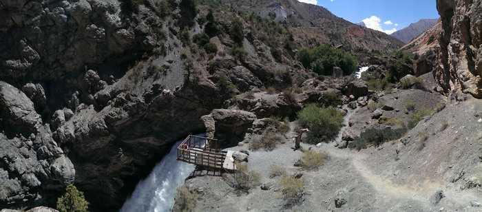 Водопад на реке Искандеркуль, которая вытекает из озера