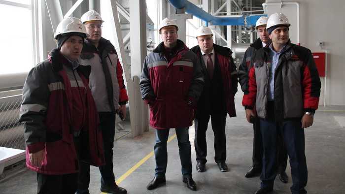 На СУМЗе для Алексея Кузнецова (в центре) провели экскурсию по очистным сооружениям и кислородной станции