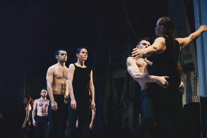 Во время спектакля «Забыть любить» зрители могли увидеть талантливого хореографа Ксению Каплун. Фотография Егора Габова