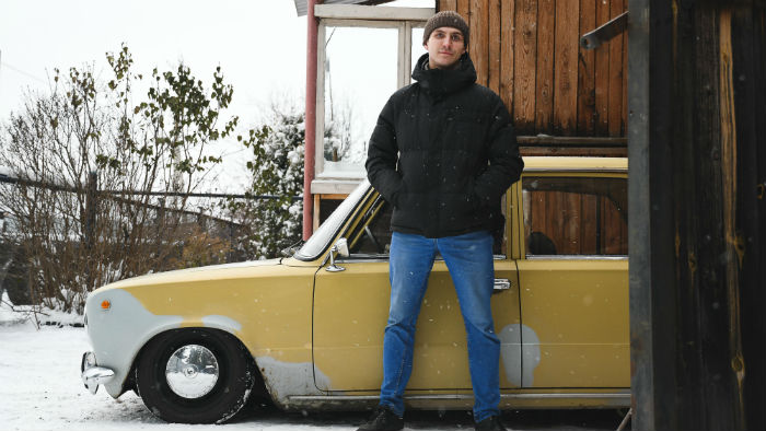Уже год живет в гараже Виталия Козырина 40-летний ВАЗ-2101. За это время автомобиль не только почти вернулся в свое первозданное состояние, но и стал участником трех фестивалей. Фото Владимира Коцюбы-Белых