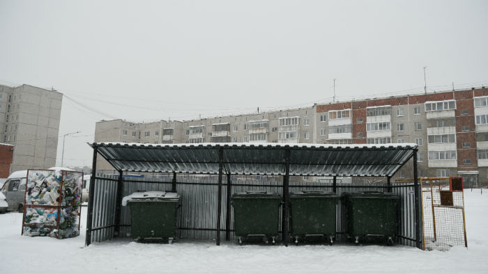 Мусорная площадка на Павла Зыкина. Фото Владимира Коцюбы-Белых